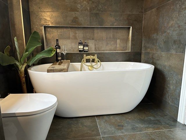 anewbathroorm_3-kireth-ai