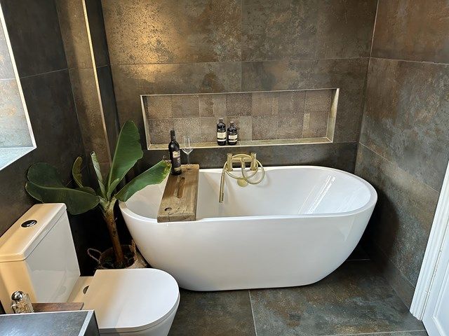 images/bathroom-installers/slider/new-bathroom-1-kireth-ai.jpeg